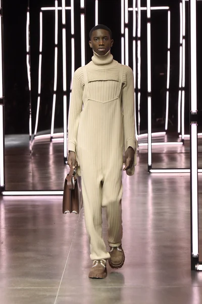 Look 11